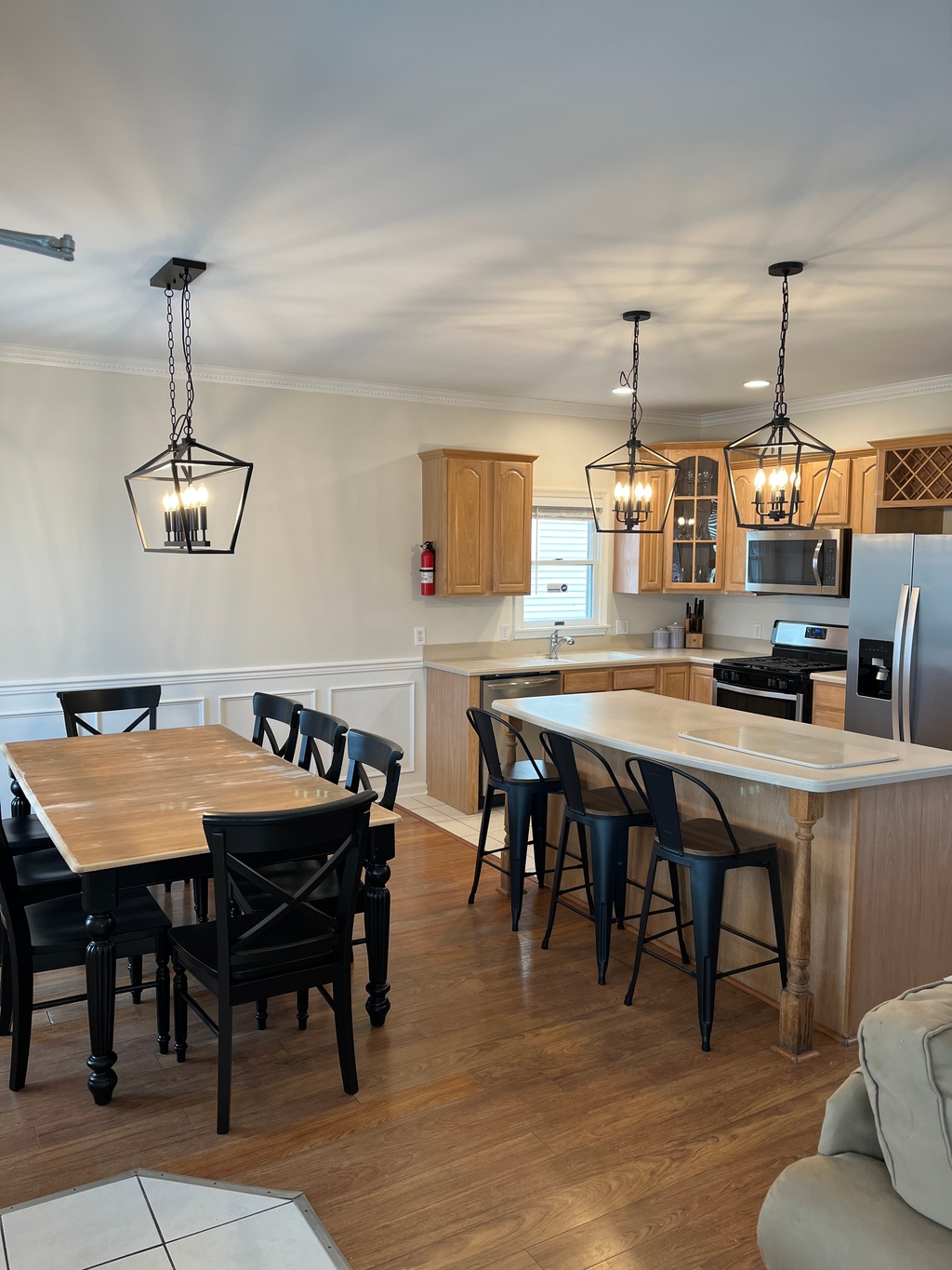 Kitchen seats 10-12