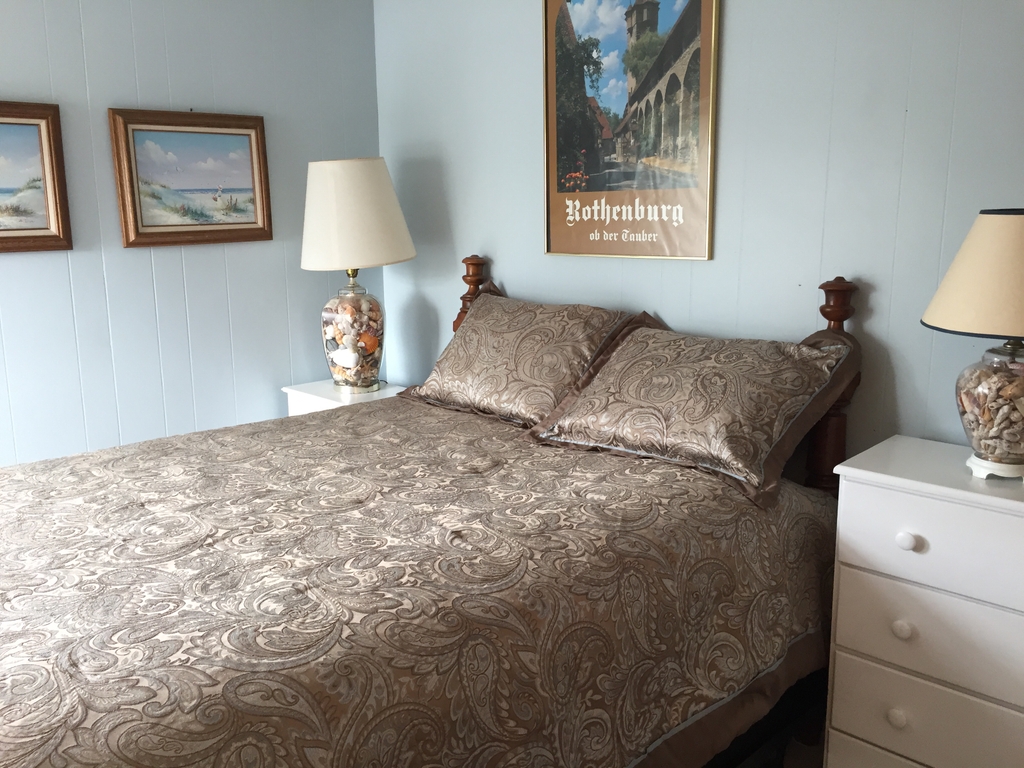 Bedroom with queen bed