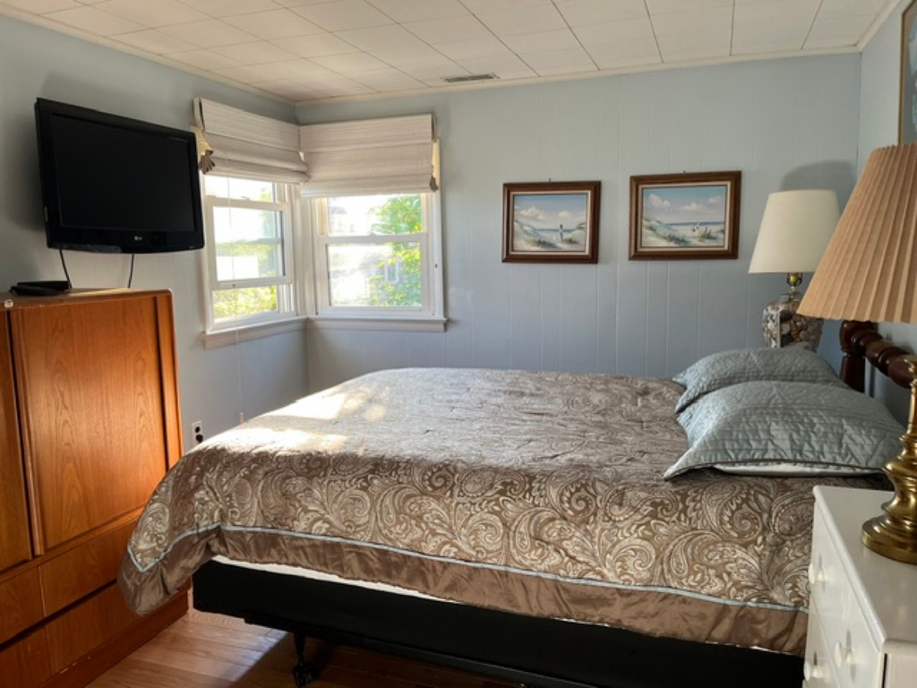 another view of queen bedroom