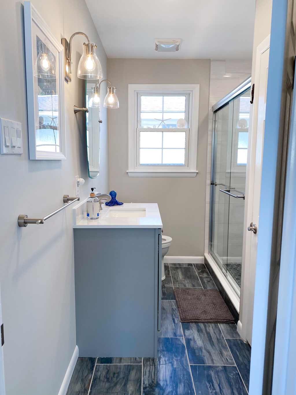 Main Bathroom 