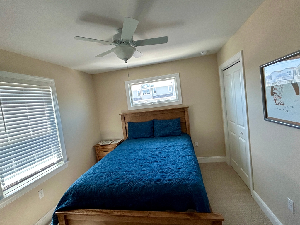 4th BD with Queen bed, closet, door to shared bathroom.