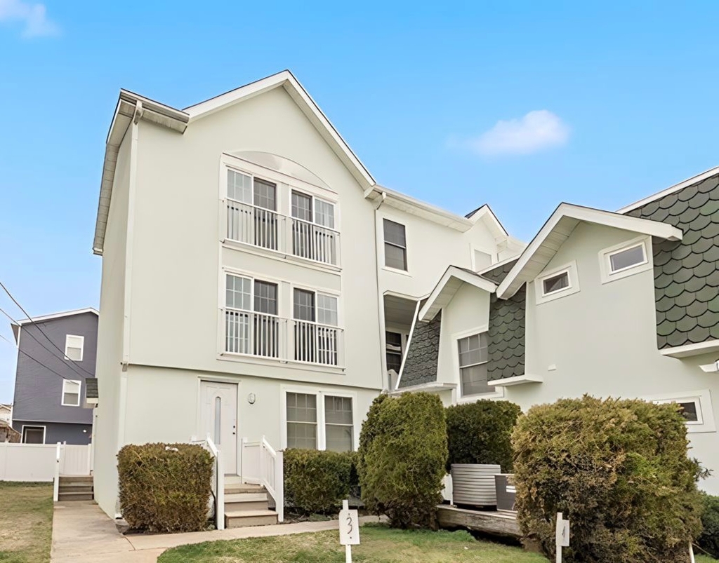 Side entrance, 2nd and 3rd floor unit