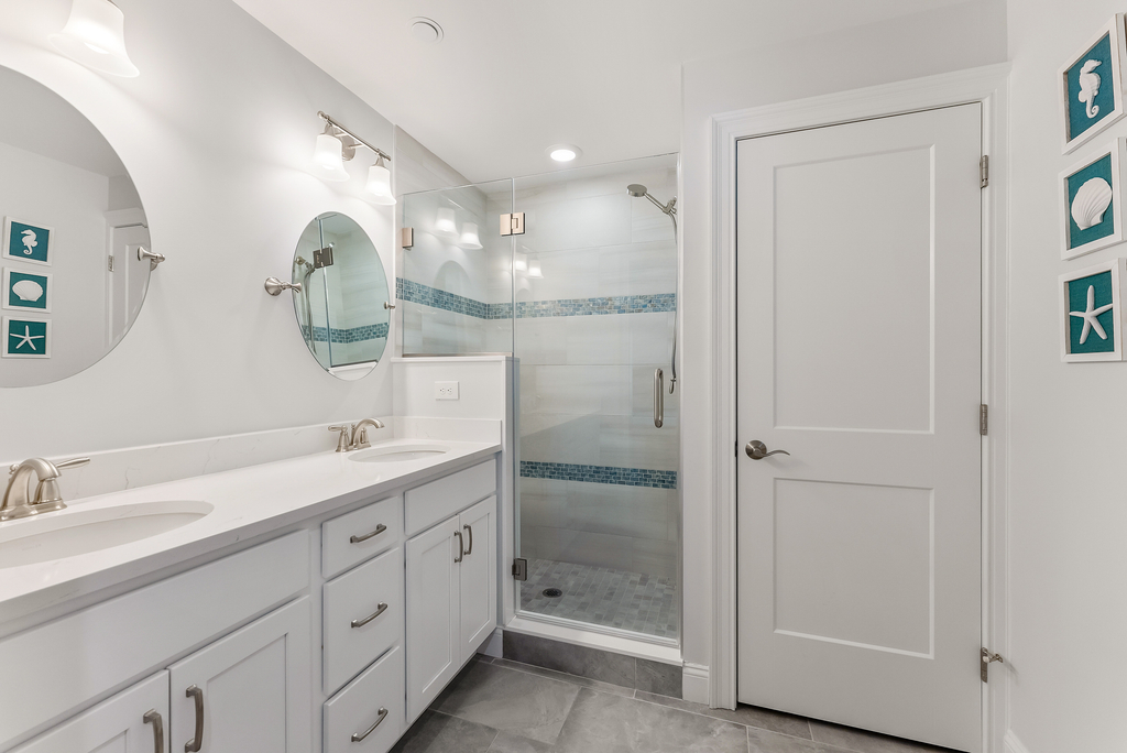 Master  Full Bathroom 