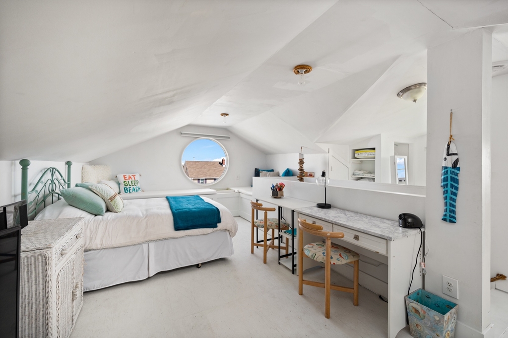 Top floor with full bed