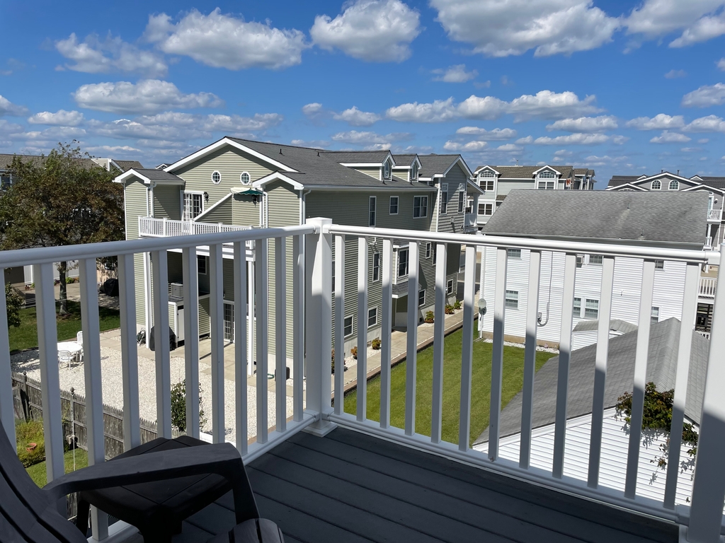 3rd floor back deck-a