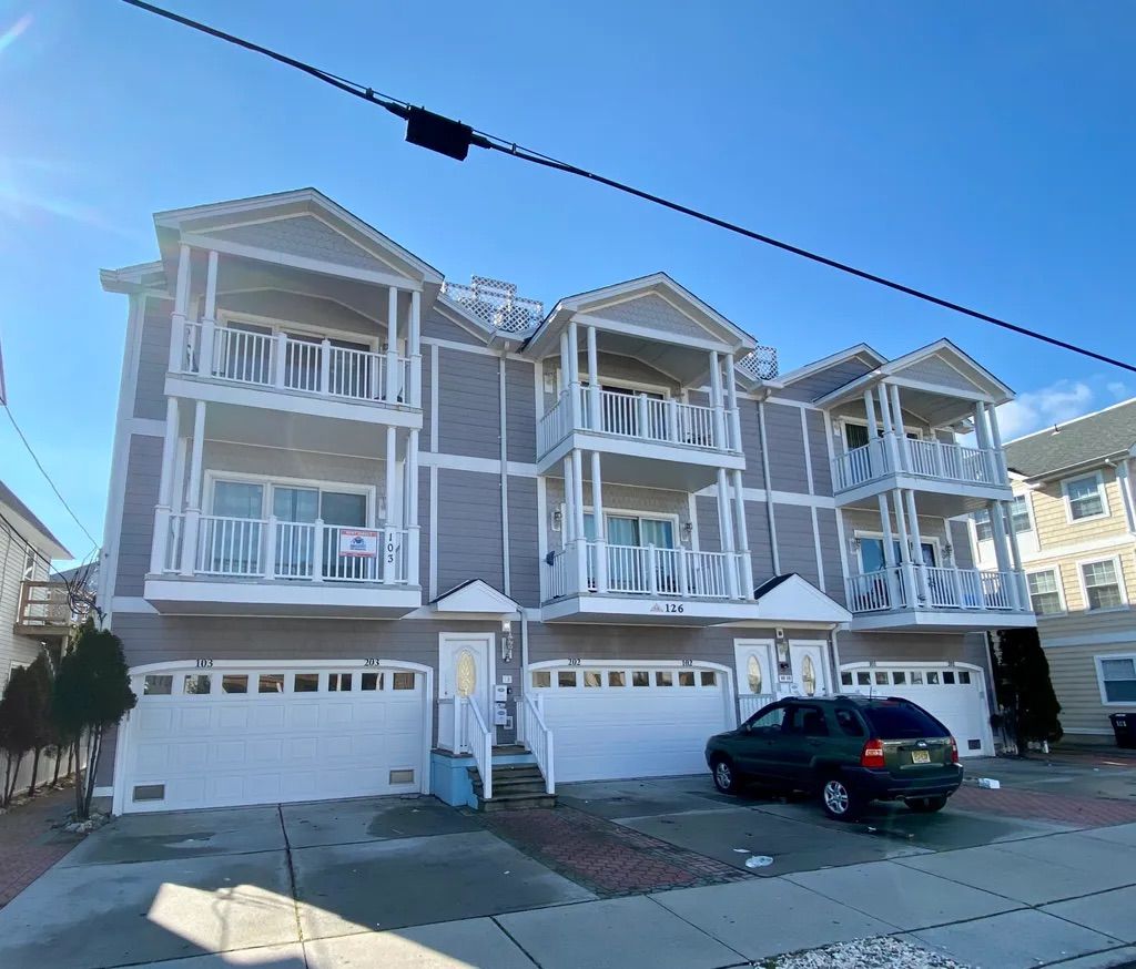 Completely renovated second floor condo Wildwood, NJ