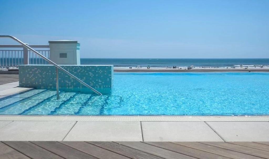 Infinity pool