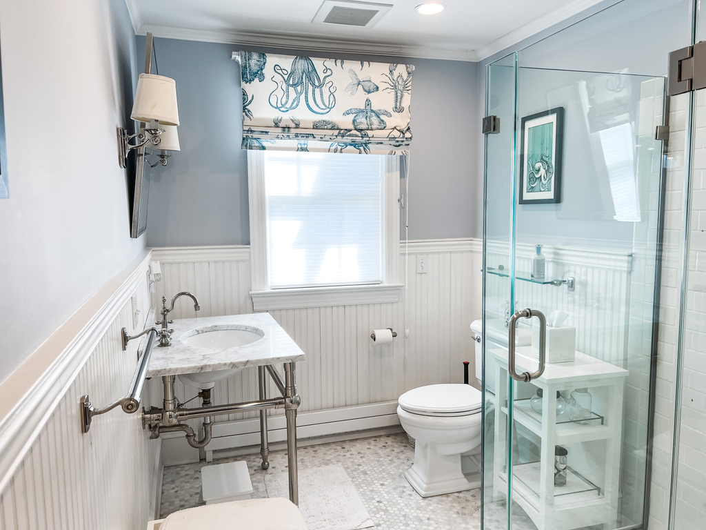 Full Bath (2nd Floor)