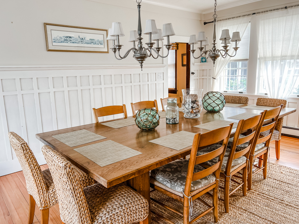 Dining Room (Main Floor)