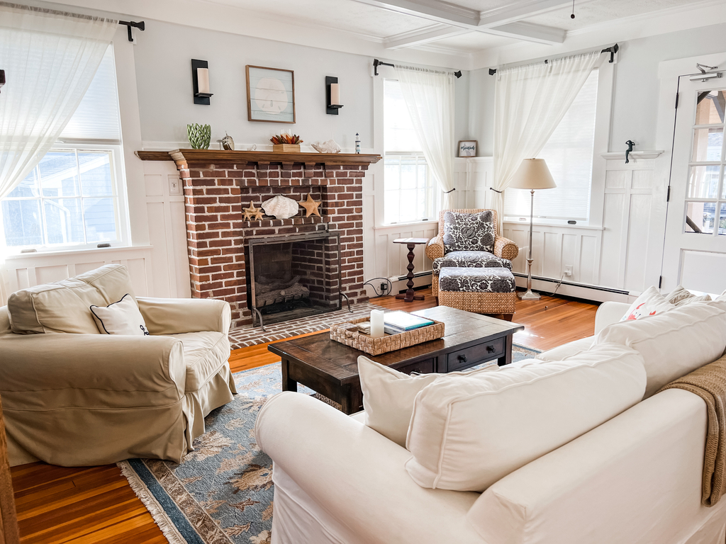Living Room (Main Floor)