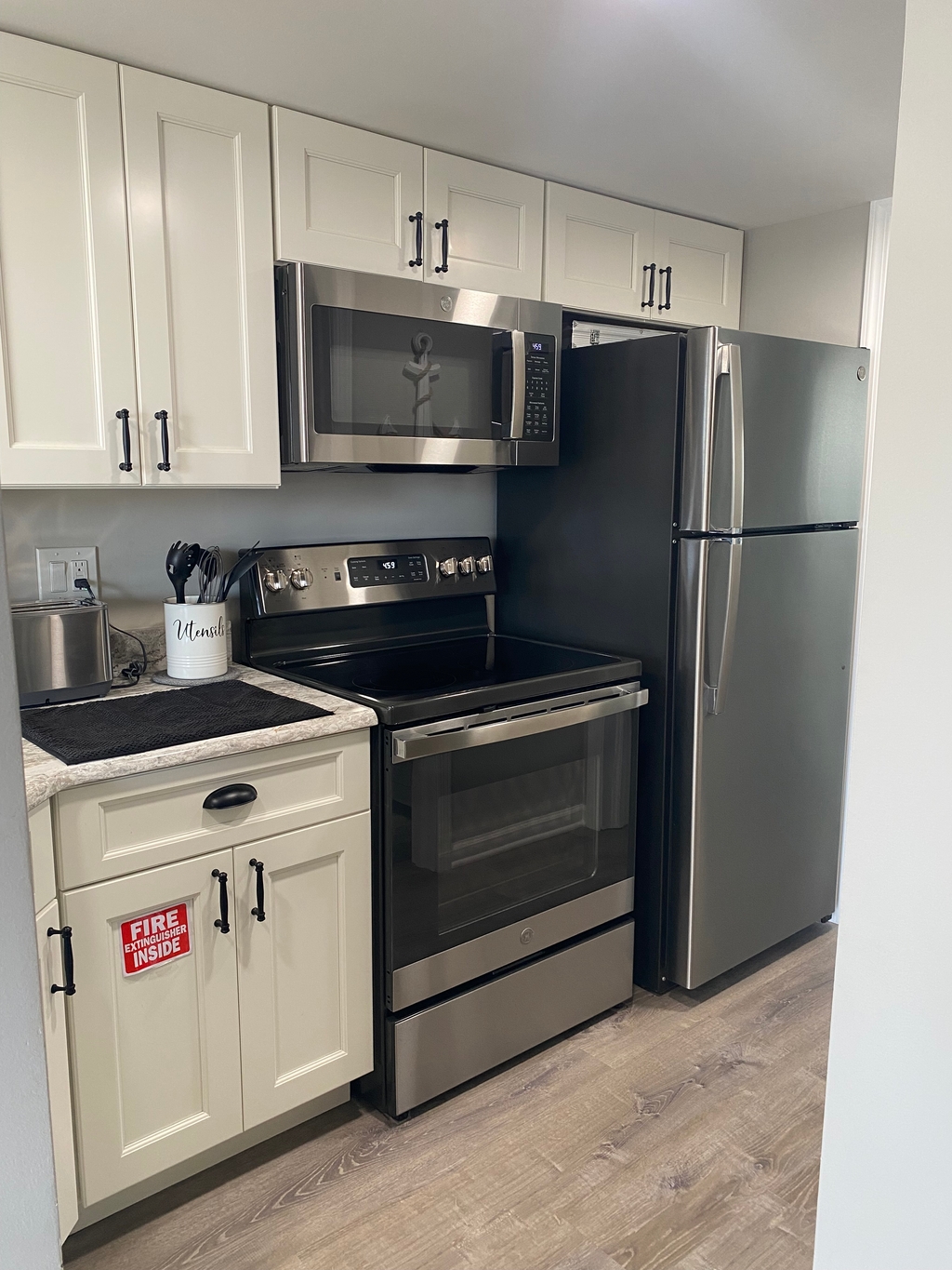 Microwave and full size range.