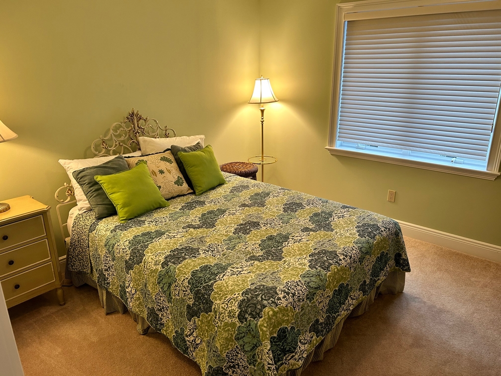 3rd floor queen bedroom