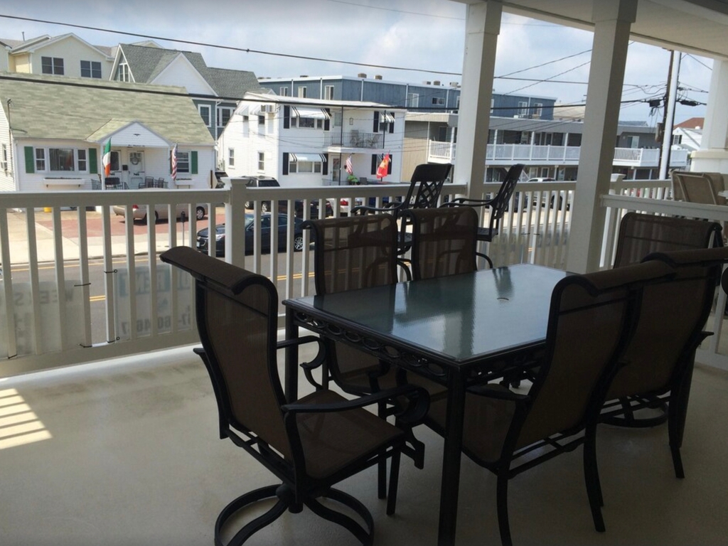 Large deck seating for 8