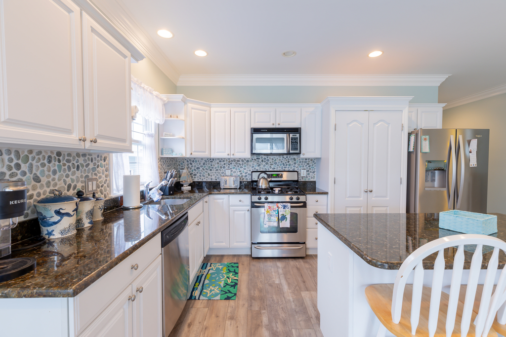 Full kitchen