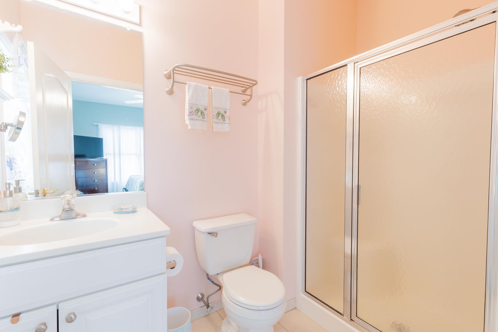 En suite bathroom for primary bedroom