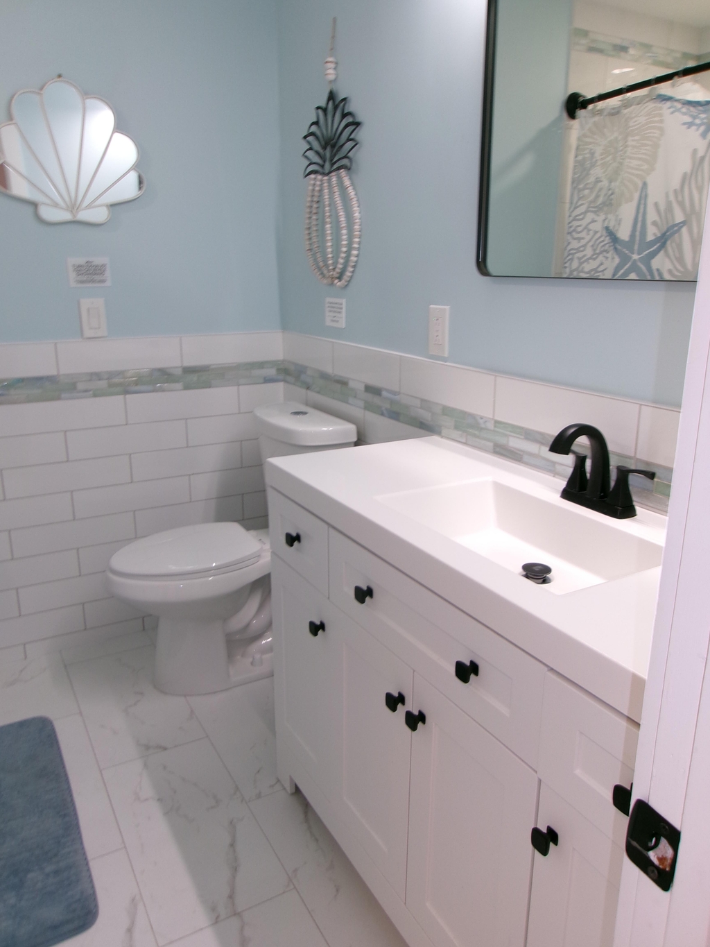 2nd Floor Hall Full Bath
