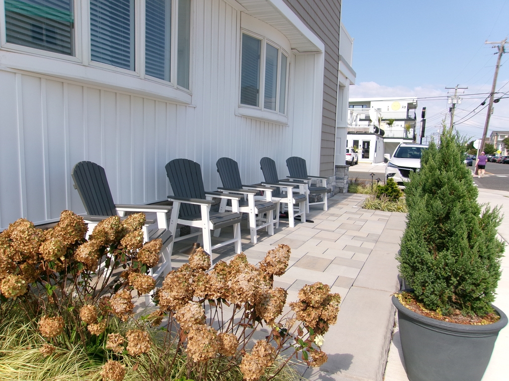 Patio - 16th Avenue