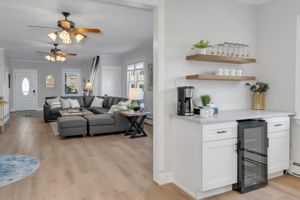 Modern comfort, beach vibes included