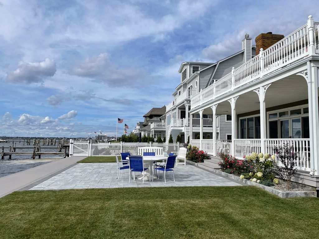 Beautiful Bay Front Home in Mantoloking, Near Quiet Beach Sunsets