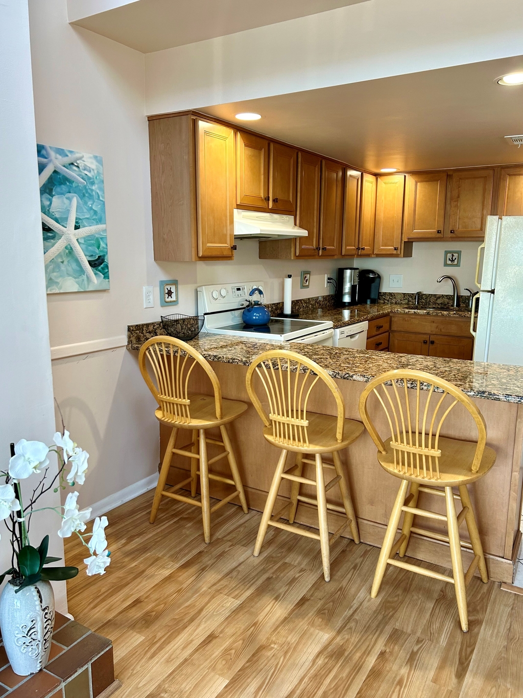 Breakfast bar seats 3