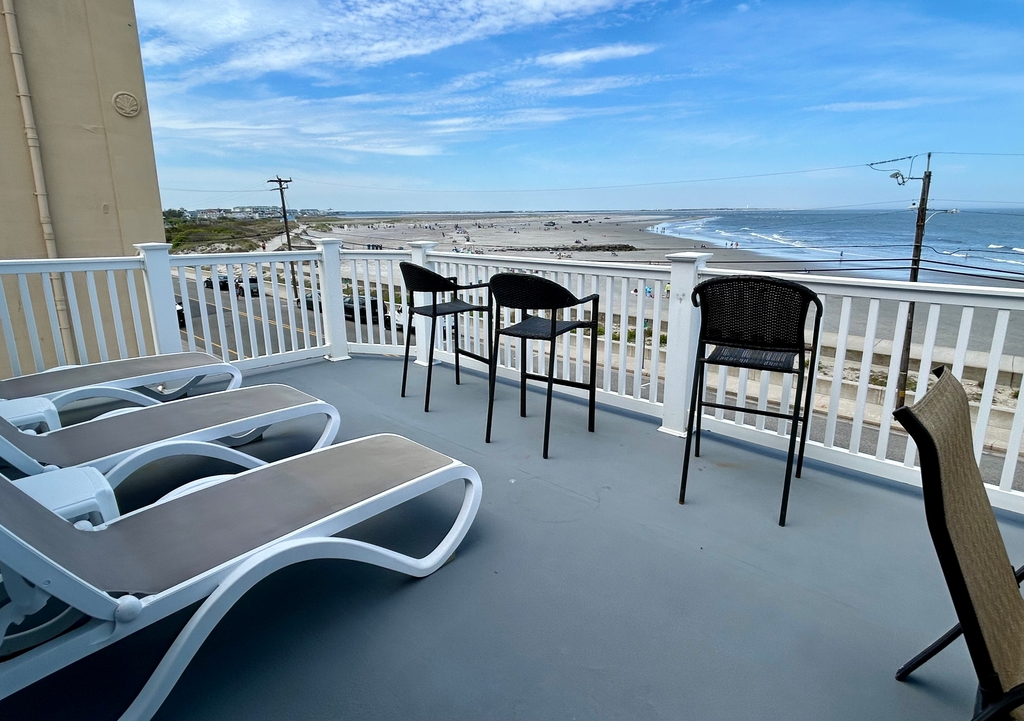 Large furnished deck