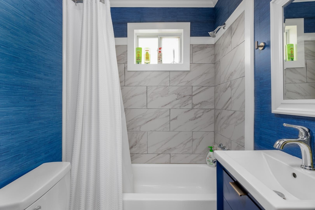Bathroom with Shower/Full Tub