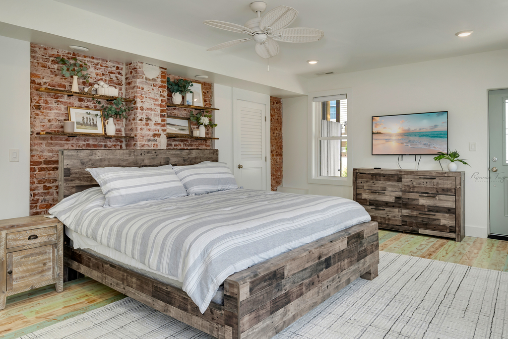 1st Floor Master suite