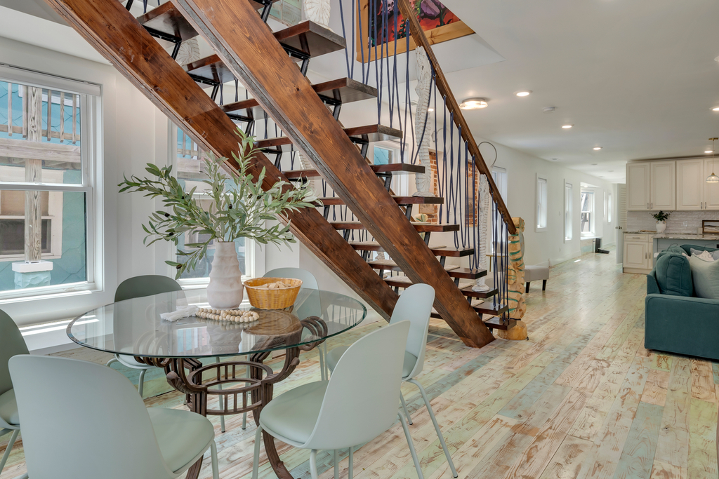 Game/reading table to the left after entry