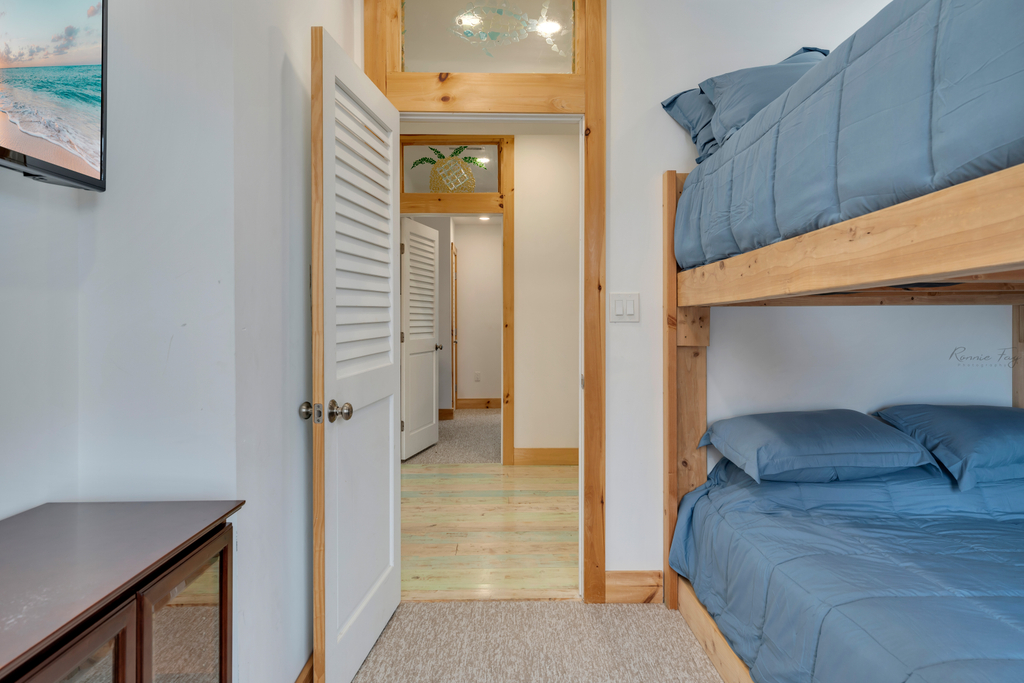 Alternate view of bunkbedroom