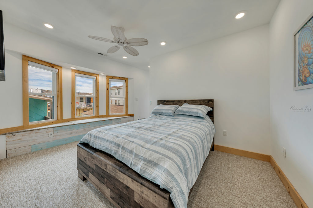 Second queen bedroom with ensuite bathroom