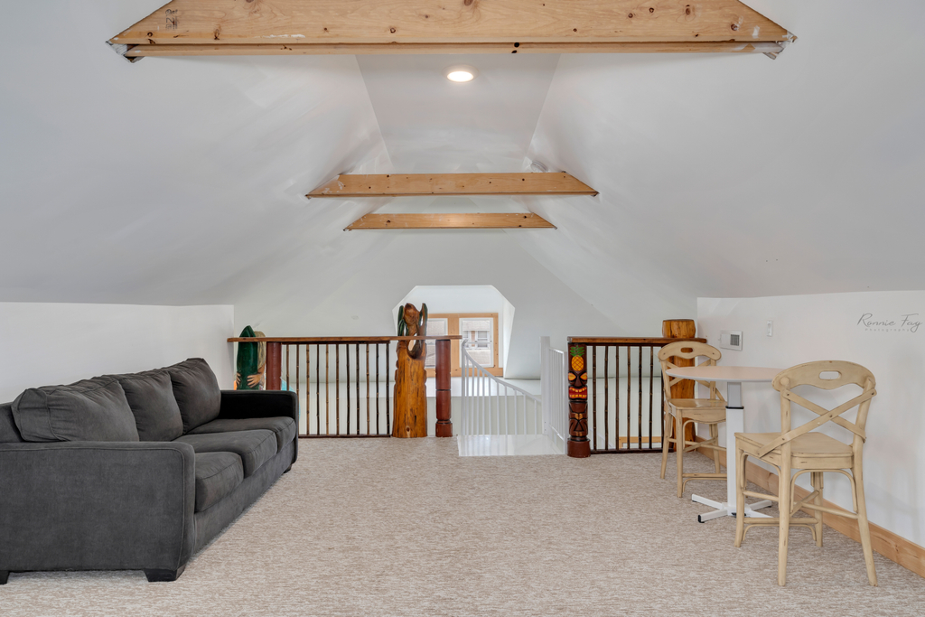 third floor lounge landing area from staircase