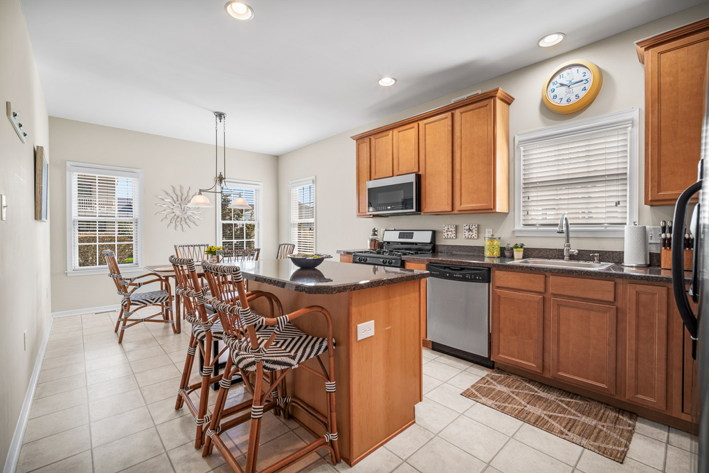 Kitchen w/Island