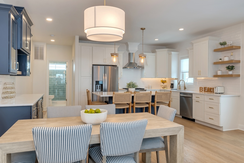 Dining Table w 6 chairs
