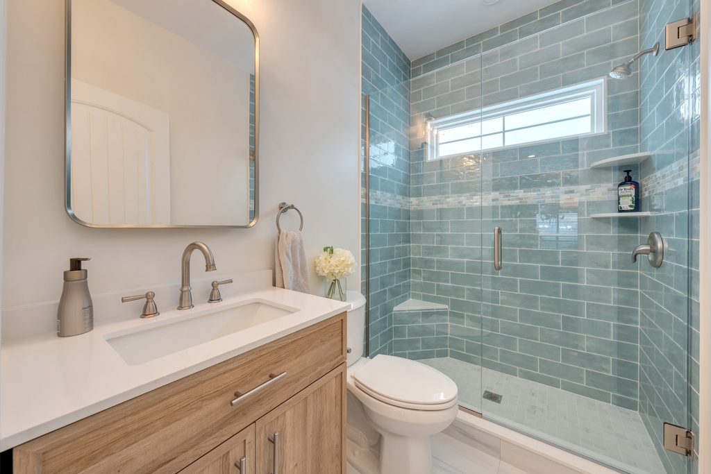 Full Bathroom Main Floor