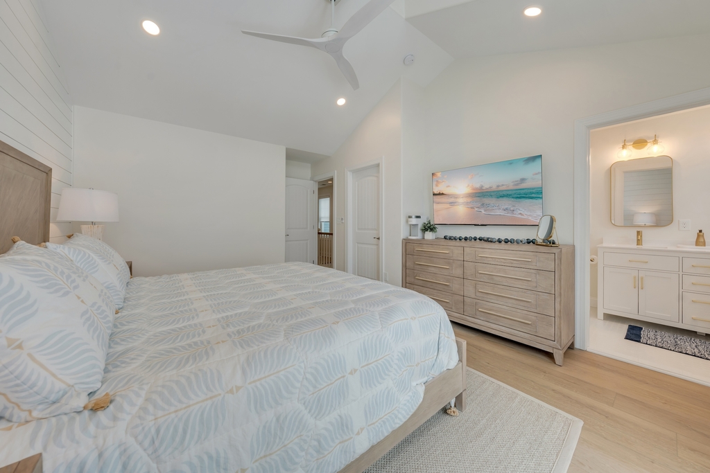 Master: Bedroom 2