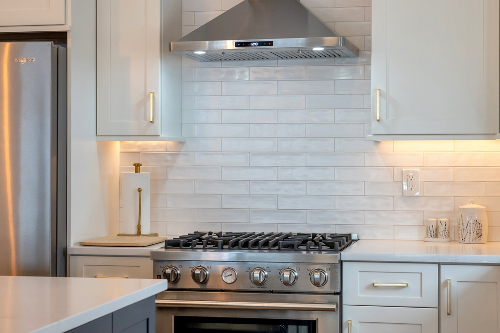 Kitchen w Gourmet Convection Ovn