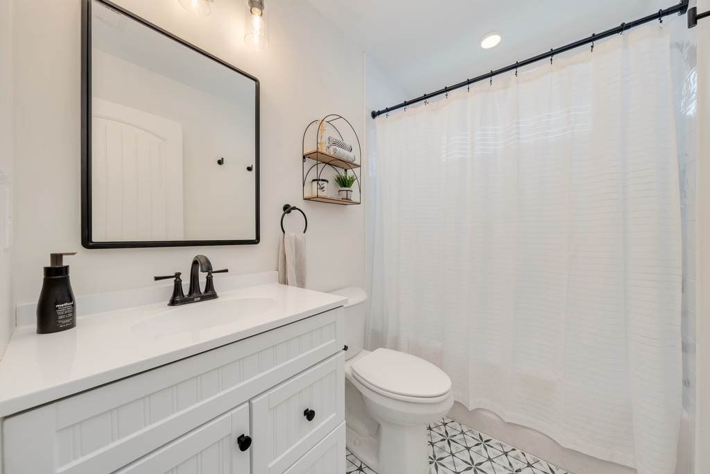 Full Bathoom #3 