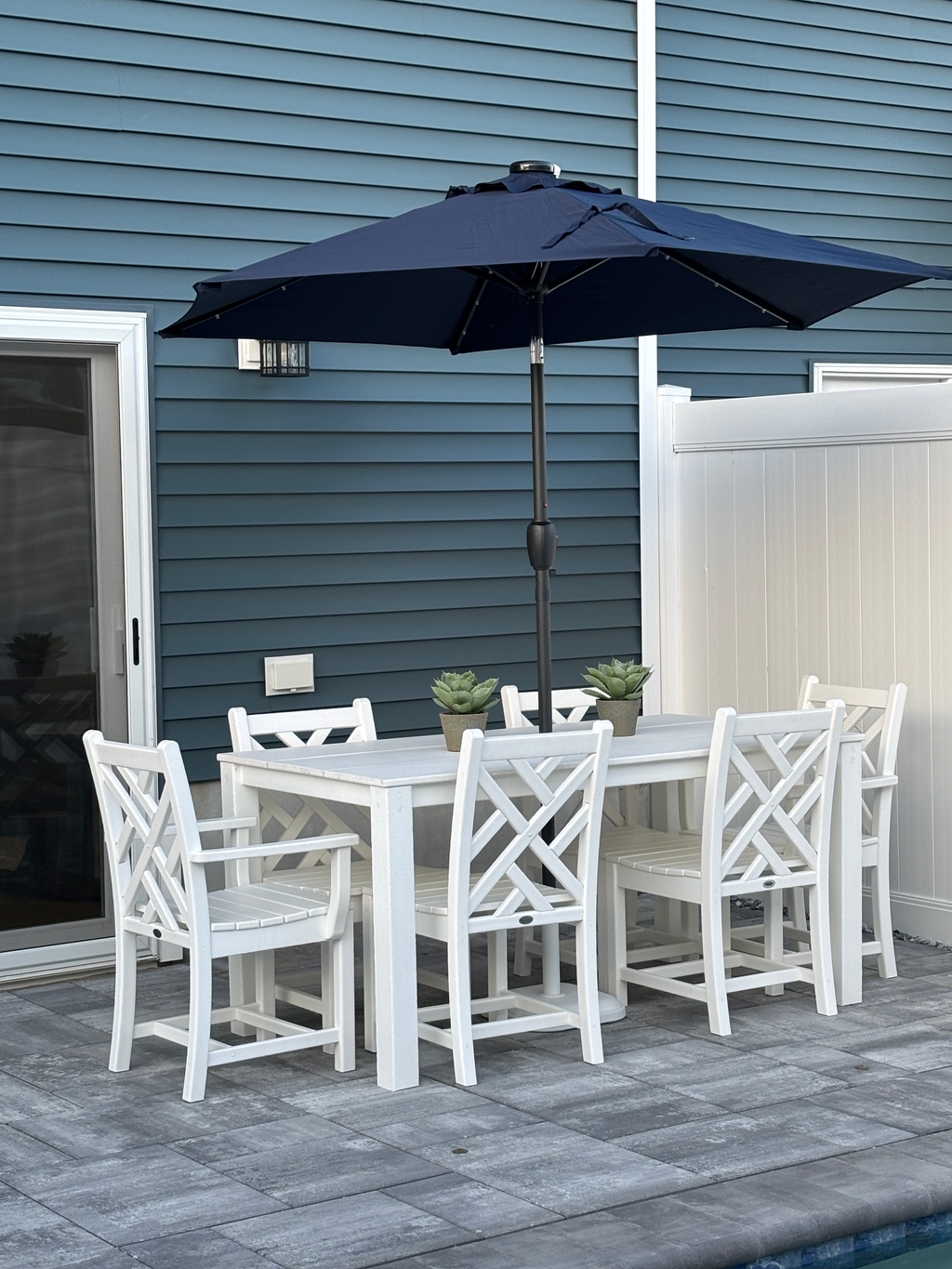 outdoor backyard dining