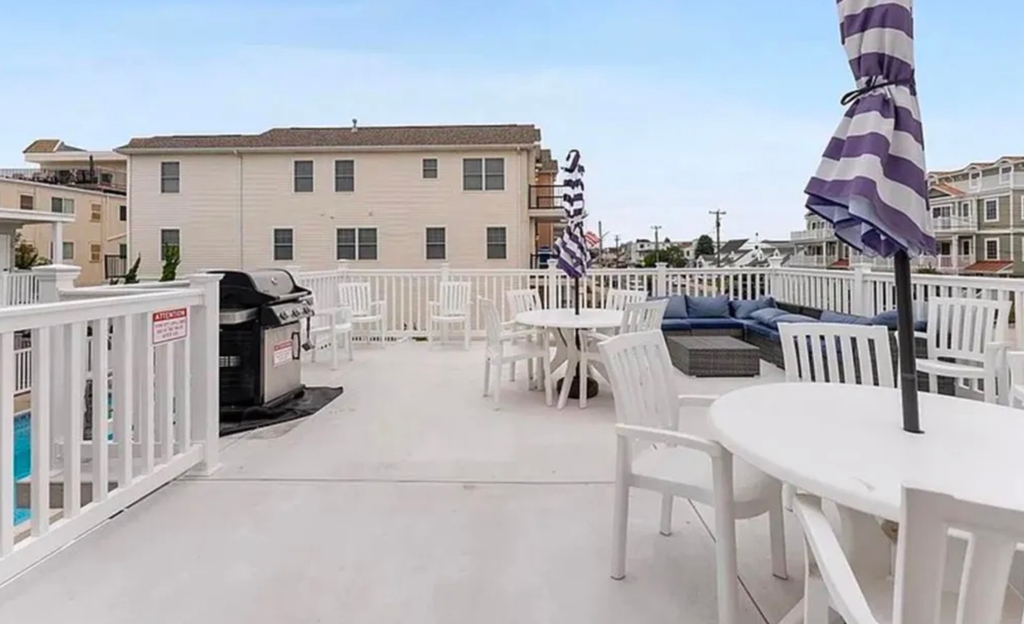 Sun Deck w/ Natural Gas Grill