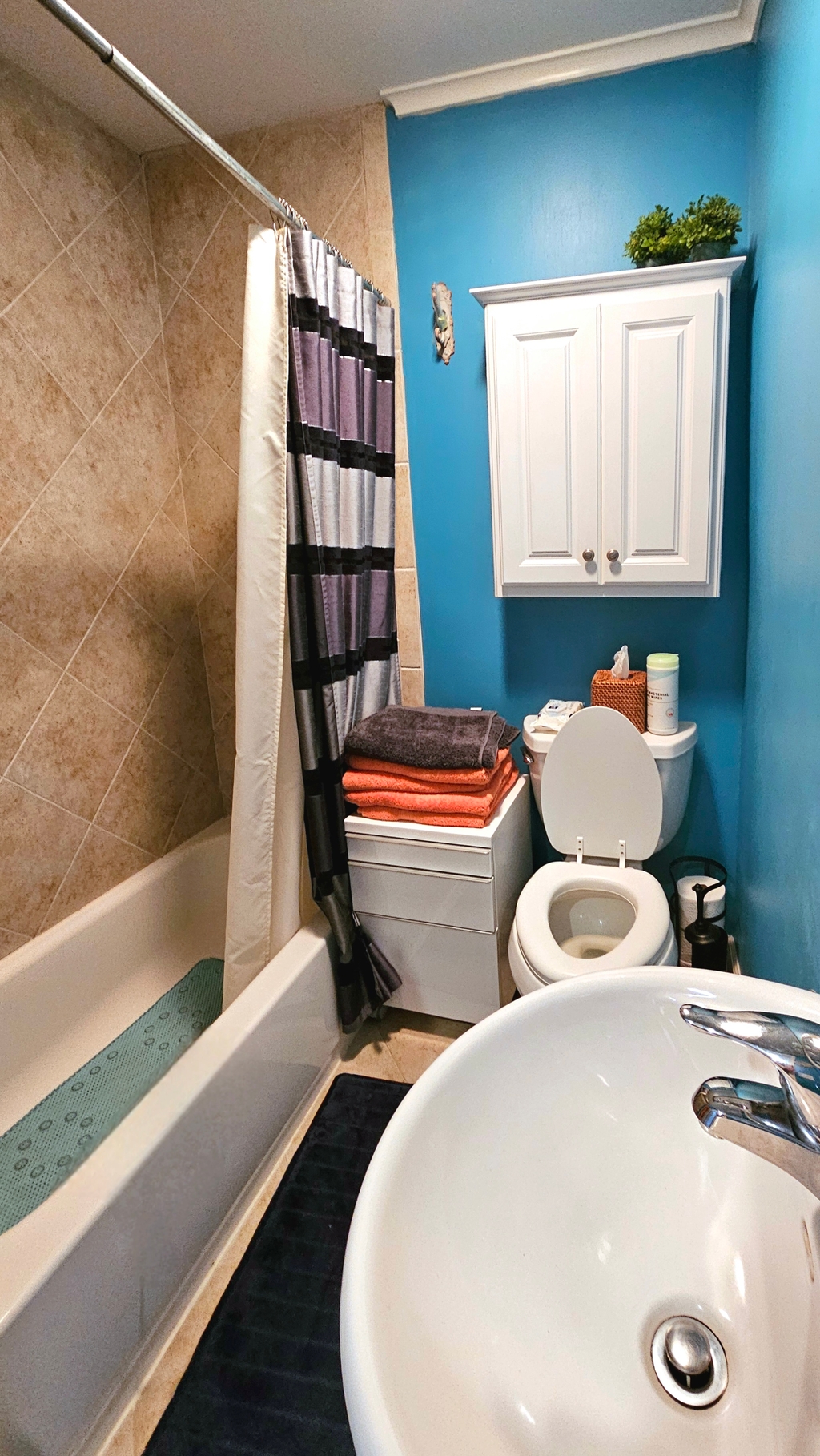 Full size bath
