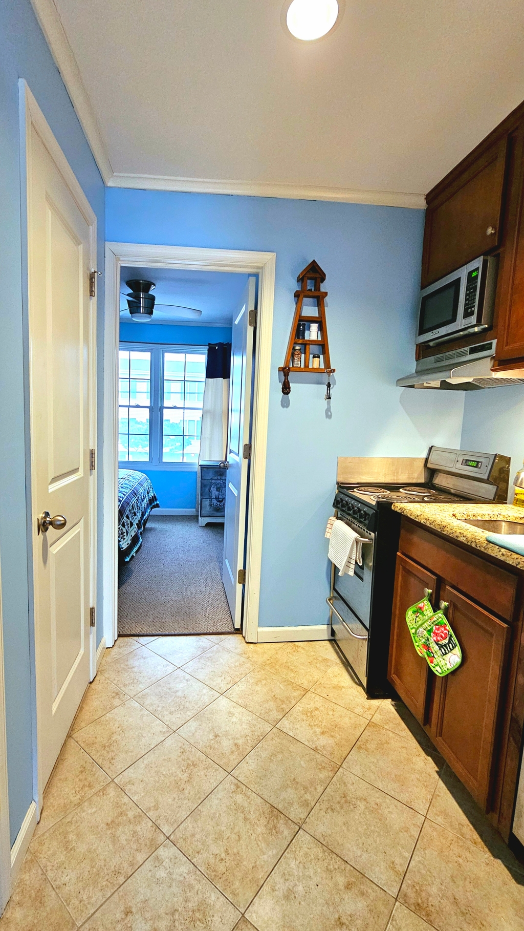 Kitchen towards bedroom