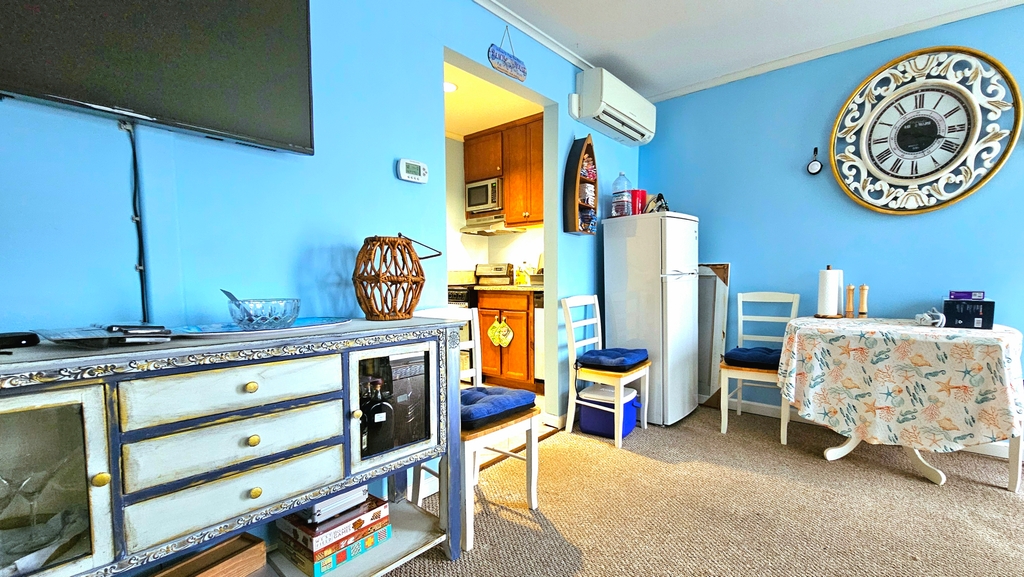 Living towards kitchen
