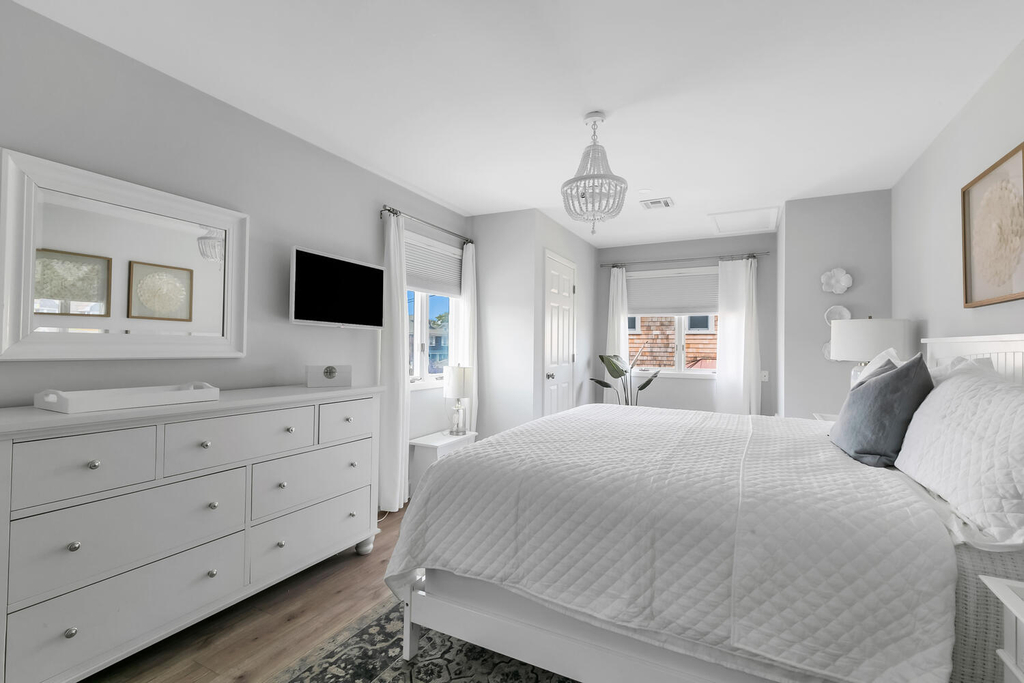 2nd floor Master suite King