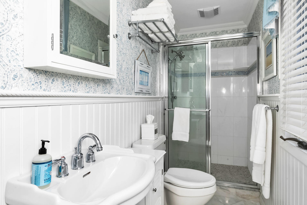 2nd floor Master Bath