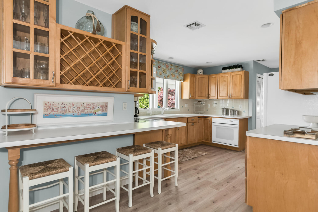 Eat in kitchen