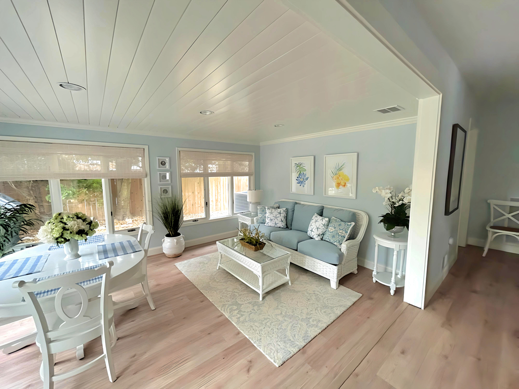 Eat Sun room