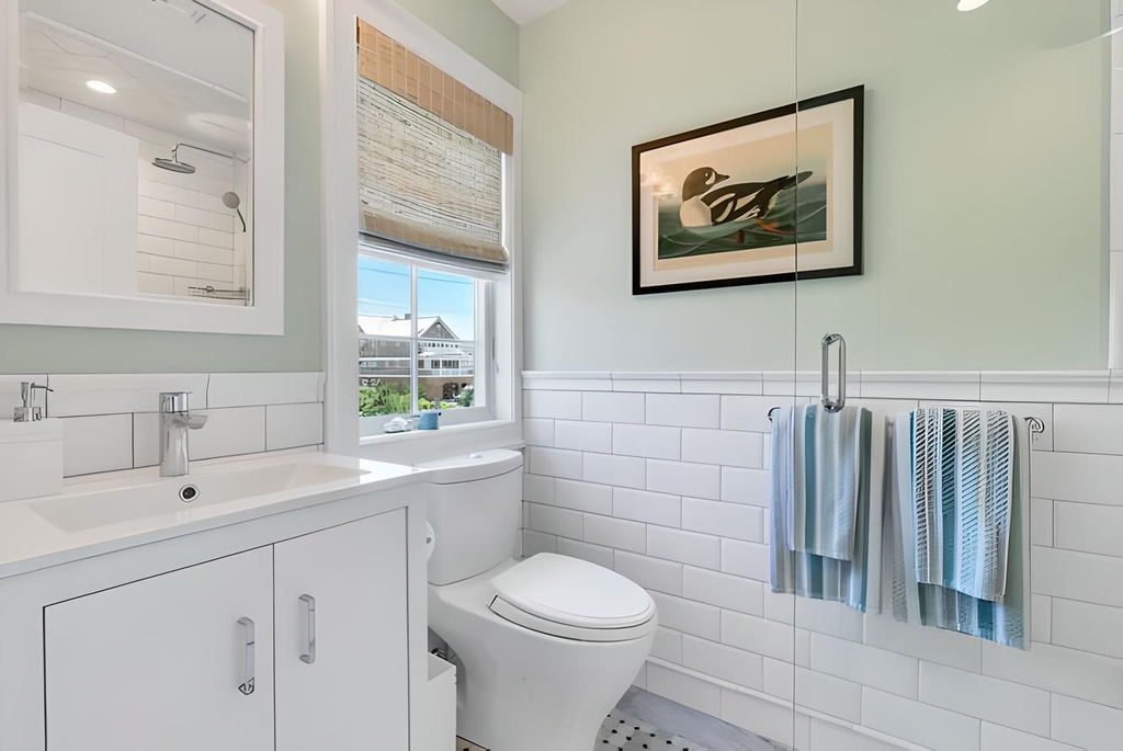 guest en-suite bath