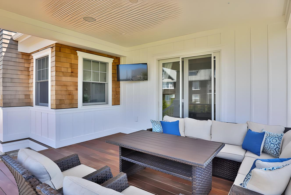 Covered back patio/porch