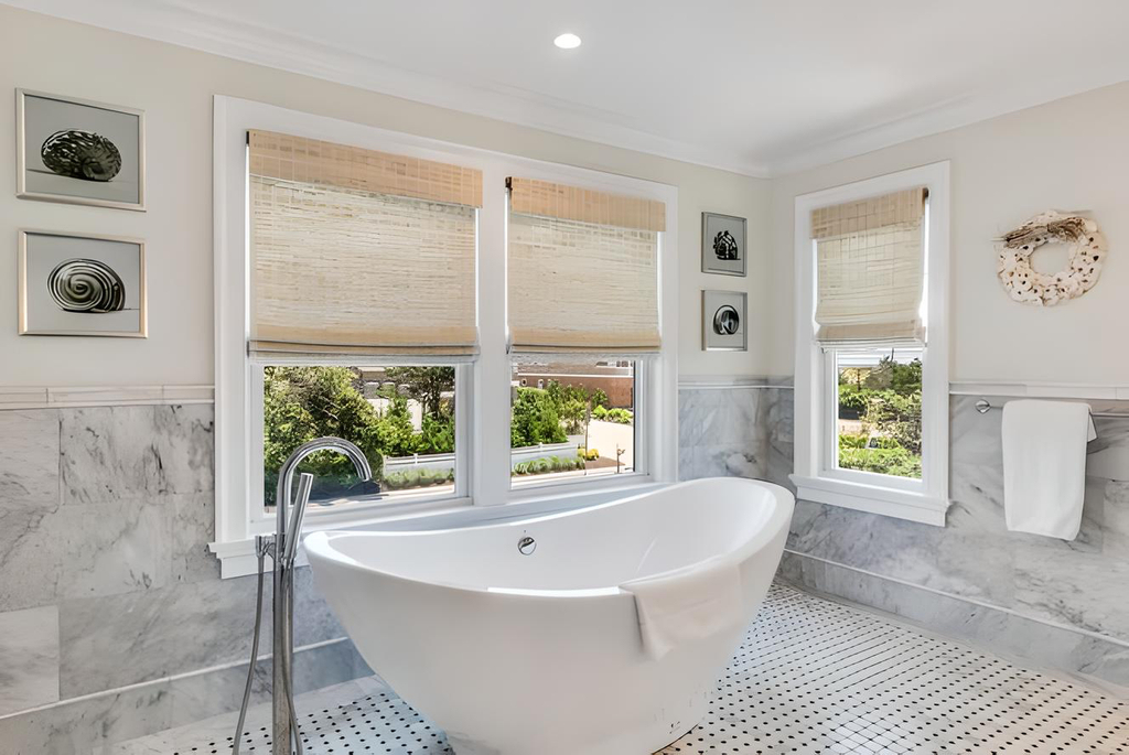 Master bath tub