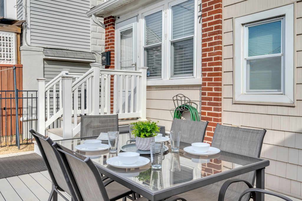 Indoor or outdoor dining, your choice